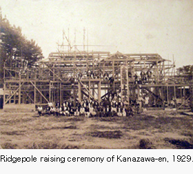 Ridgepole raising ceremony of Kanazawa-en, 1929.